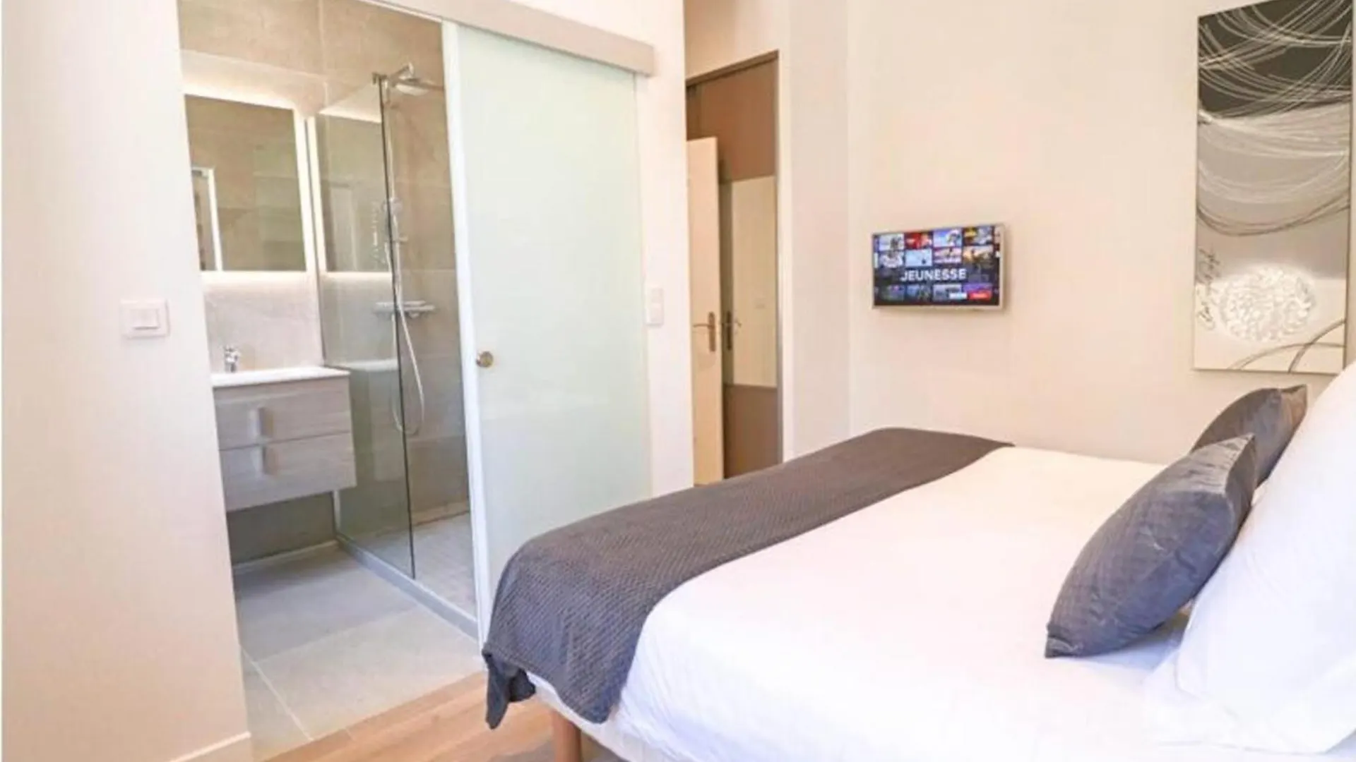 Apartment 3 Bedrooms 3 Bath Bivouac 2 Min Palais Cannes