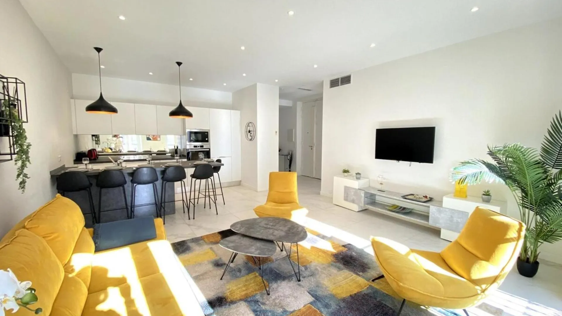 3 Bedrooms 3 Bath Bivouac 2 Min Palais Cannes France