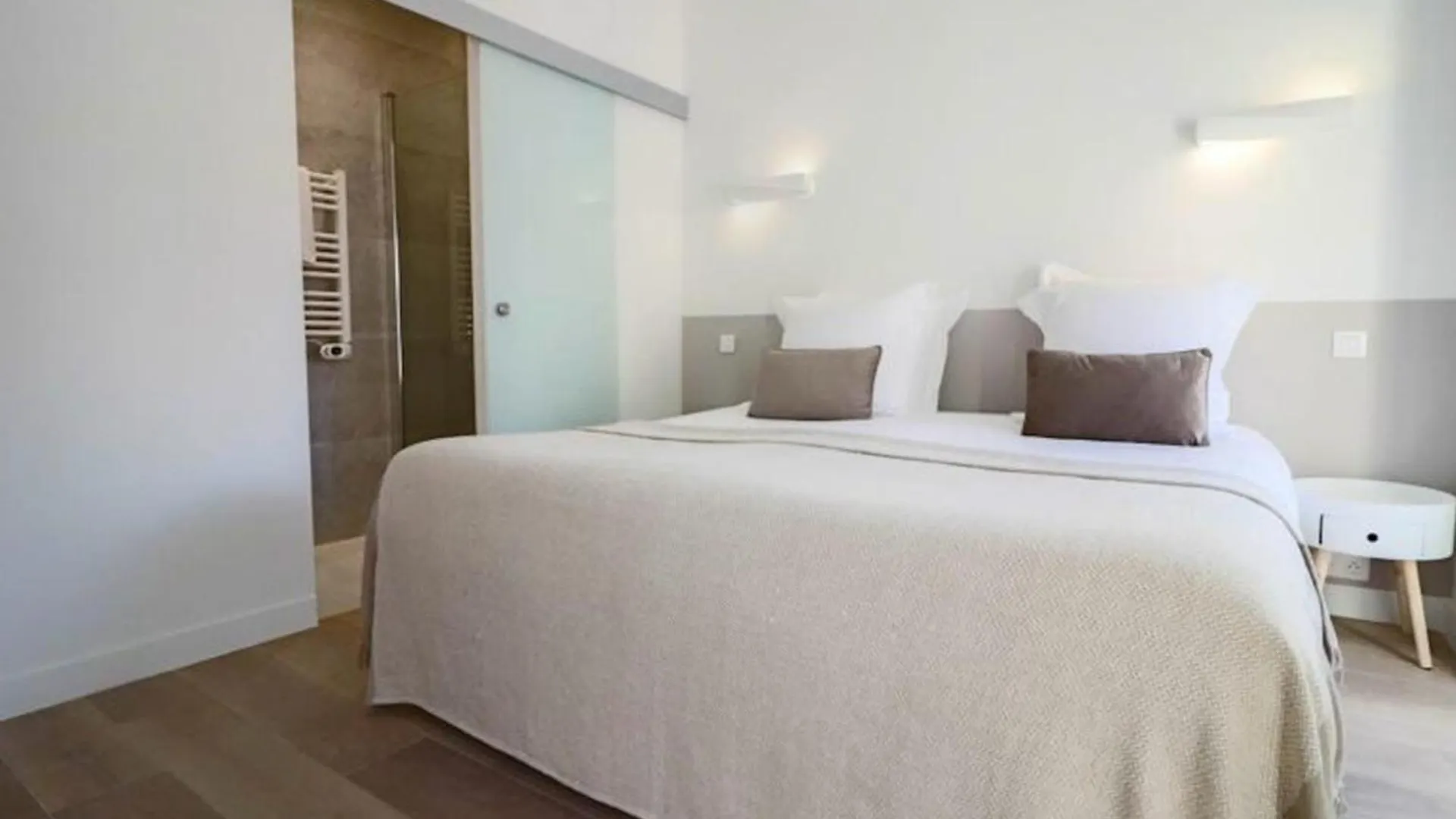 3 Bedrooms 3 Bath Bivouac 2 Min Palais Cannes Apartment