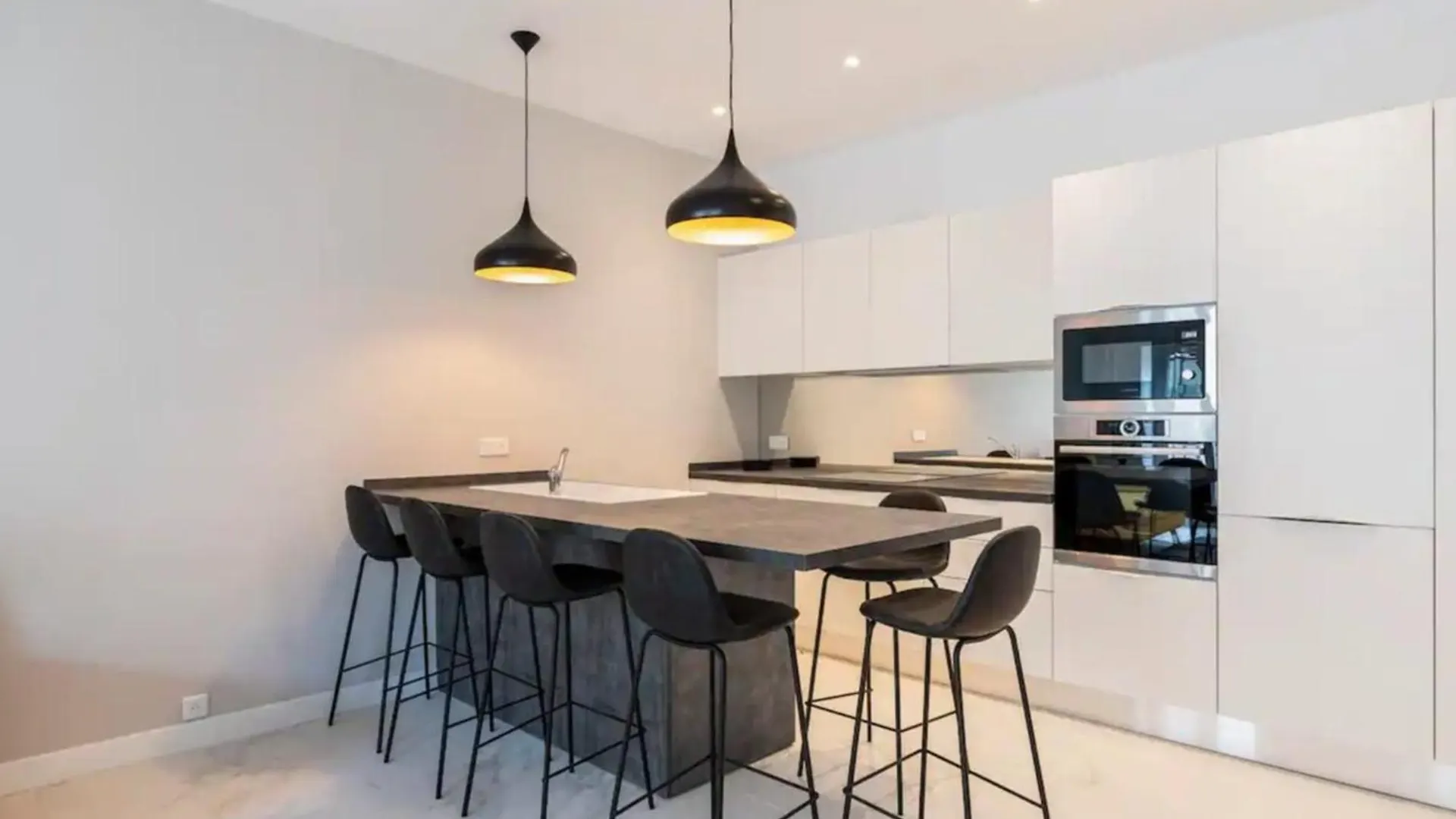 3 Bedrooms 3 Bath Bivouac 2 Min Palais Cannes