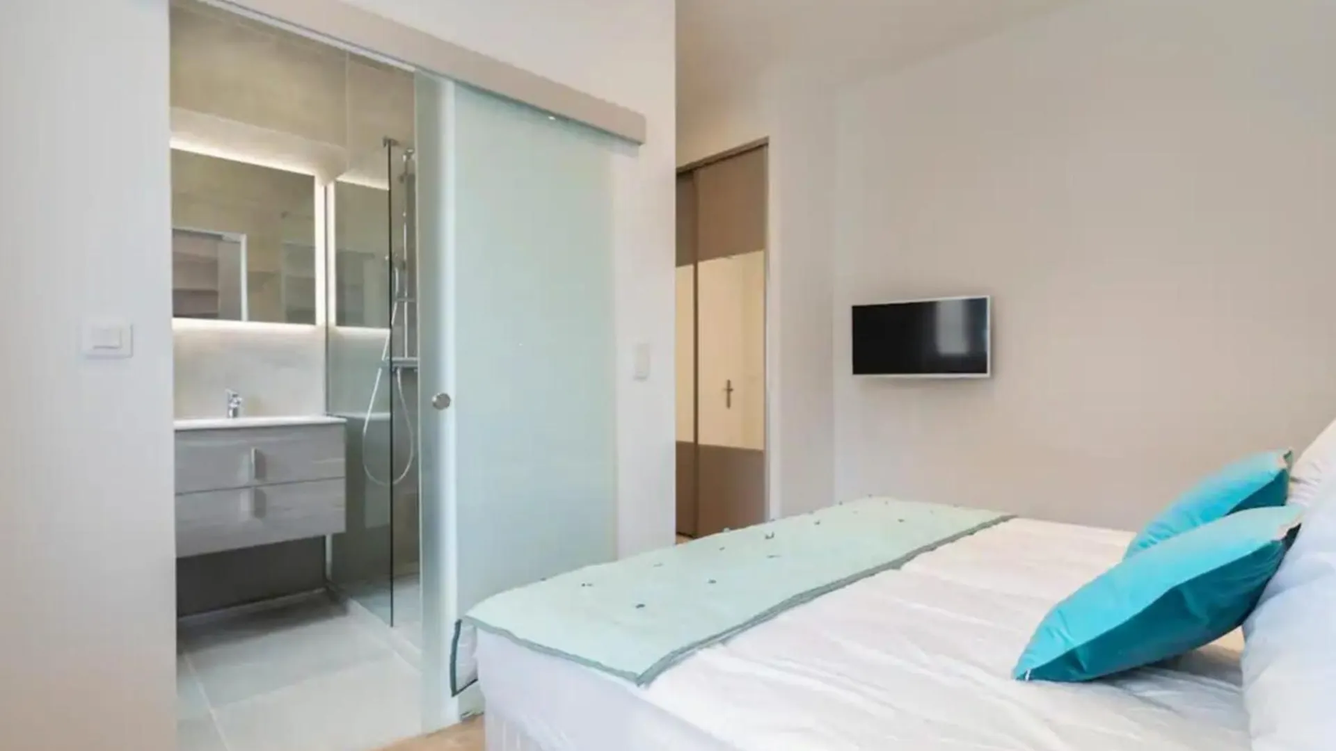 3 Bedrooms 3 Bath Bivouac 2 Min Palais Cannes Apartment